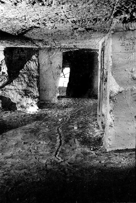 Kloostergroeve - Ingang - Bongers, Bels